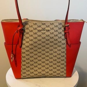 Michael Kors tote bag. Red and tan